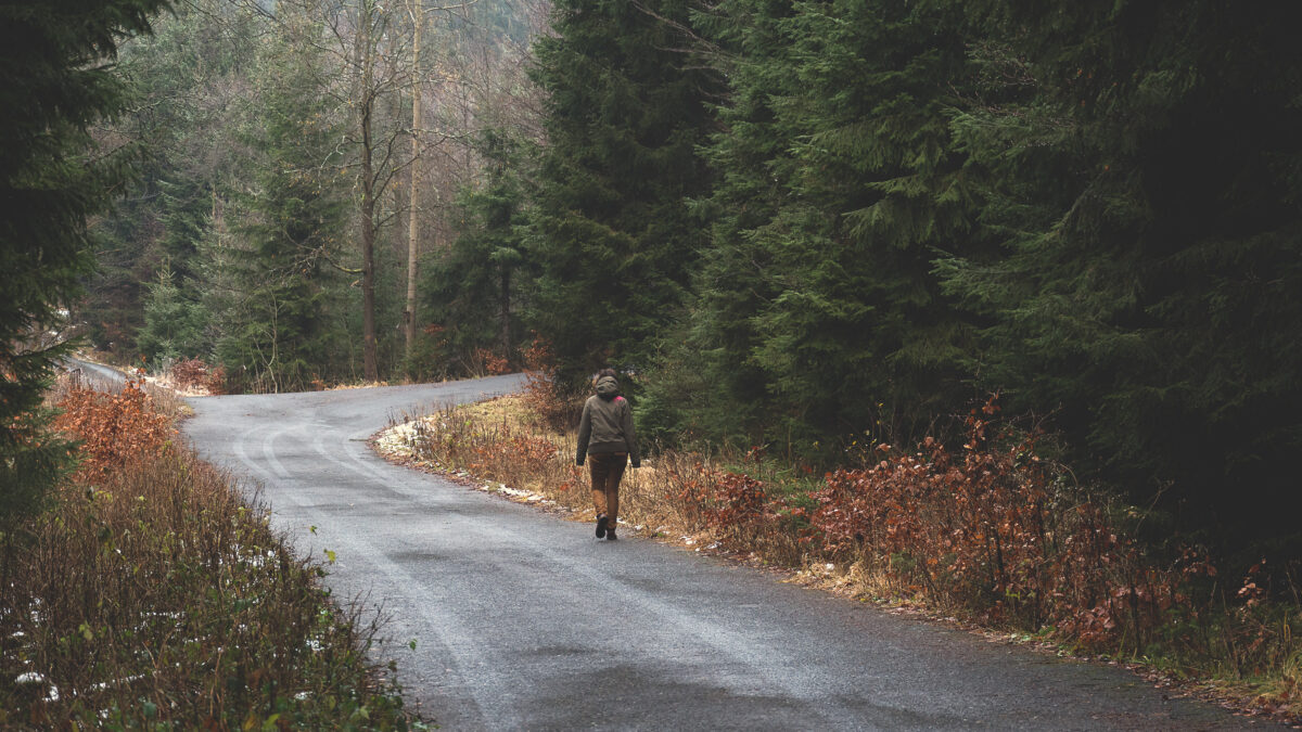 昔のことを思い出して泣くのはなぜ？　体に残る記憶と感情を解放するホリスティックな方法